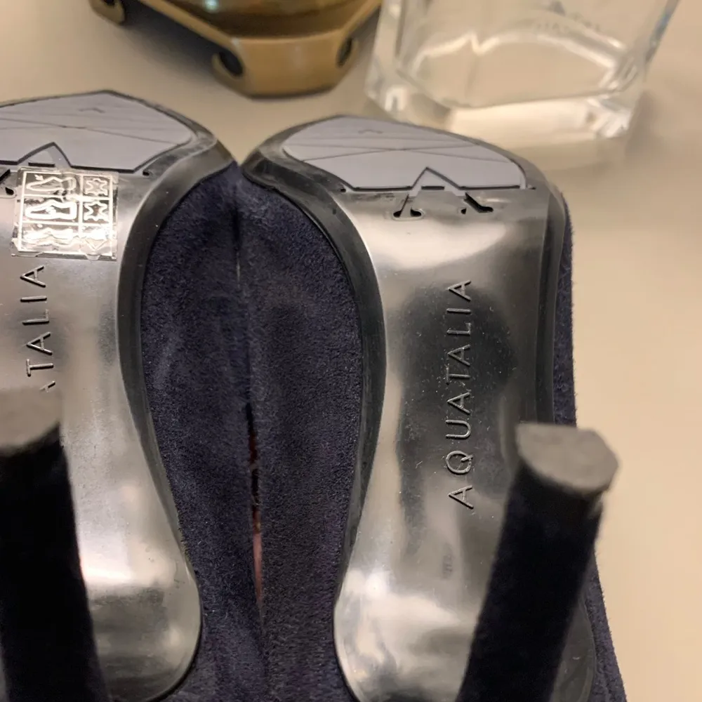 NWOT Aquatalia Italian Navy Blue Suede Stiletto Heels w/Metal Buckles Sz 8* - Image 7