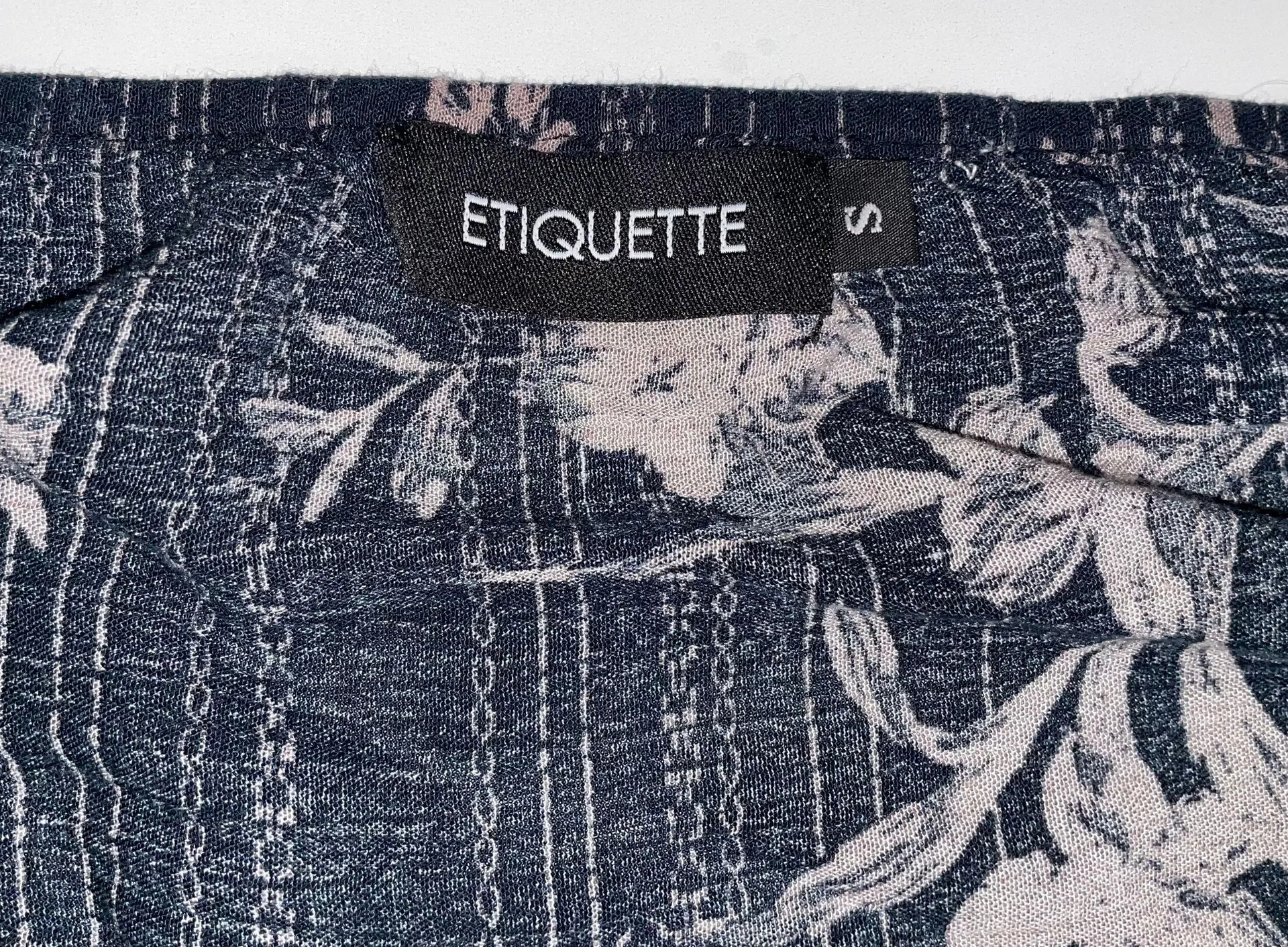 ETIQUETTE Front Tie Crop Top Sz S - Image 6