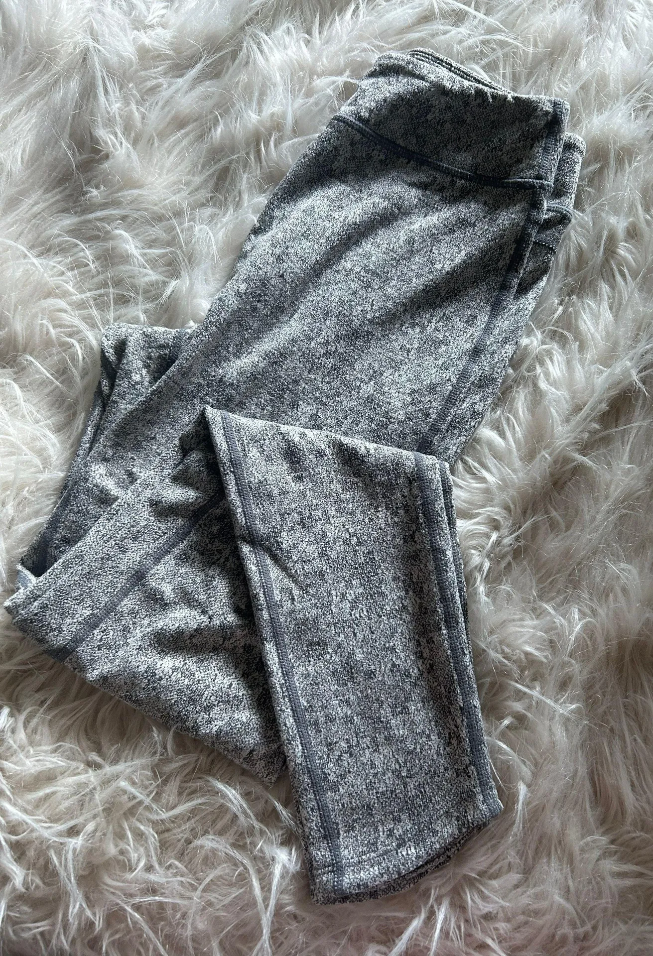 Gymshark | DRY Moisture Management Fleur Texture High Rise Leggings Gray White - Image 3