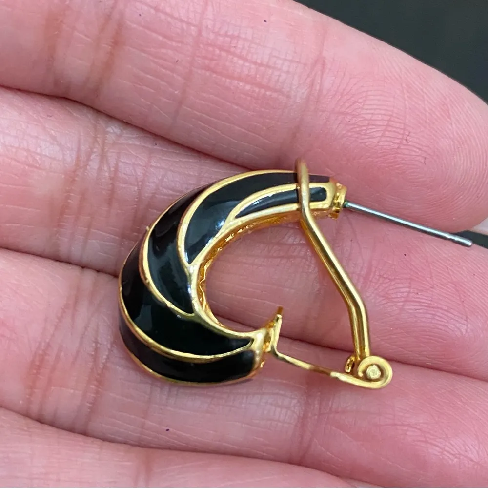 Vintage Unsigned Black Enamel Gold - Image 8