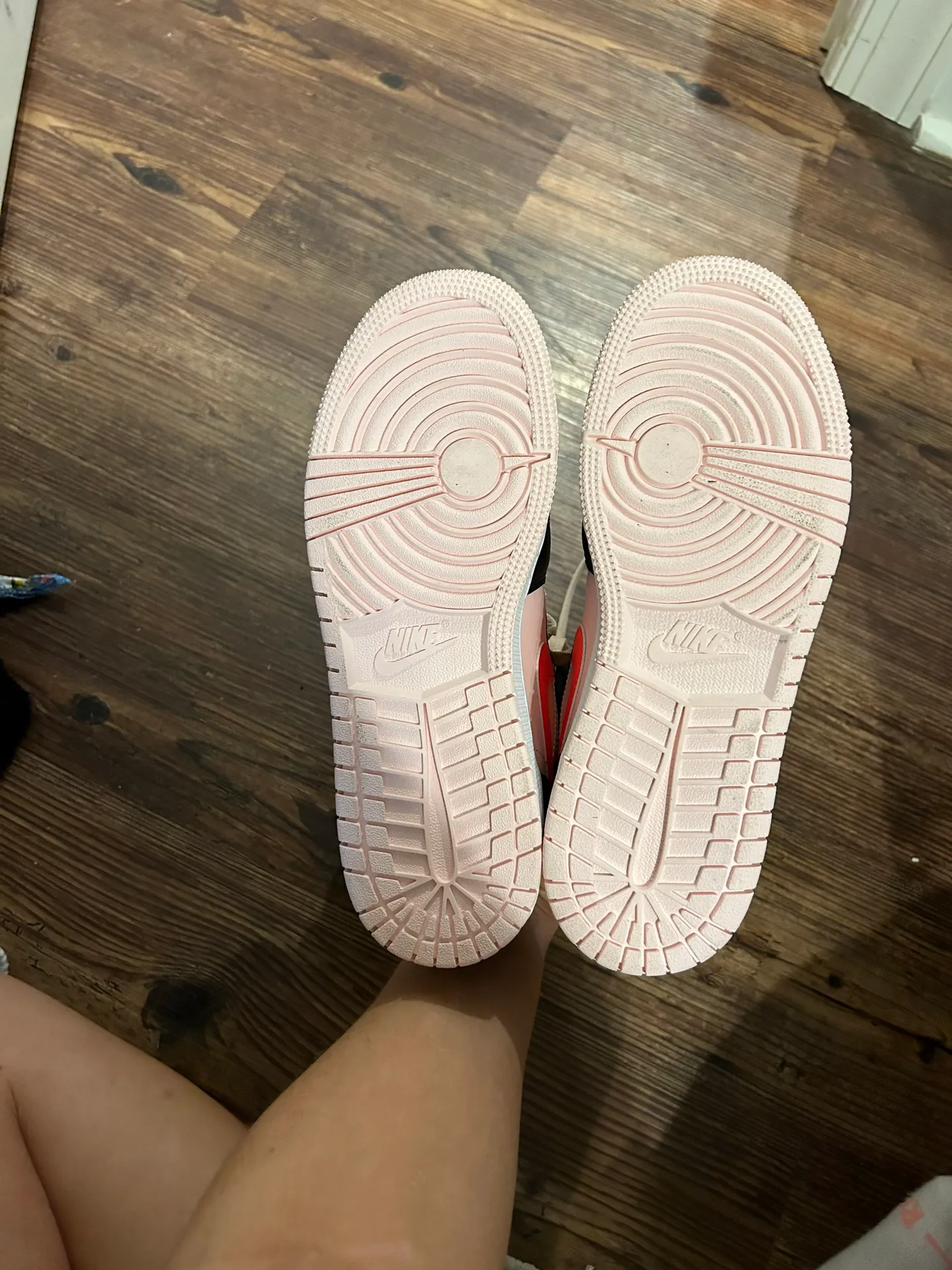 Air Jordan 1 Mids - Image 5