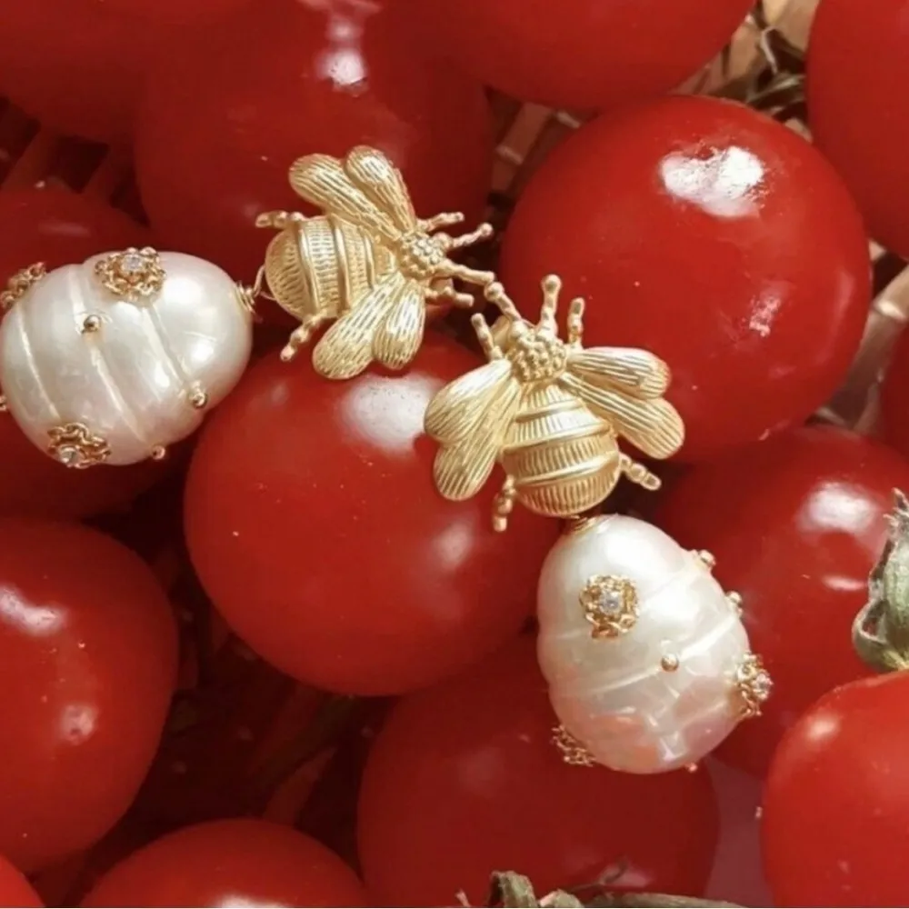 Gorgeous Bee Cultured Baroque Freshwater Pearl Drop Earrings Matte Gold - Image 2