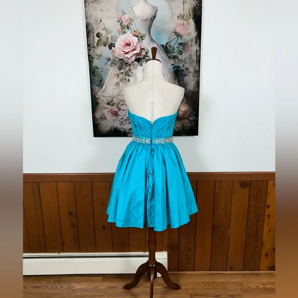 Pretty Mori Lee Vibrant Blue Taffeta Prom Dress! - Image 6