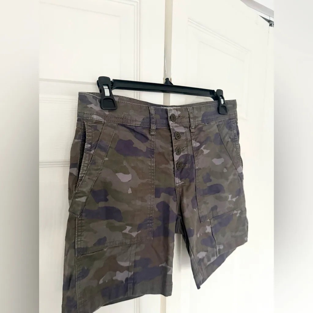 By Anthropologie Camo High Waisted Shorts Button Closure Size 26 - Image 4