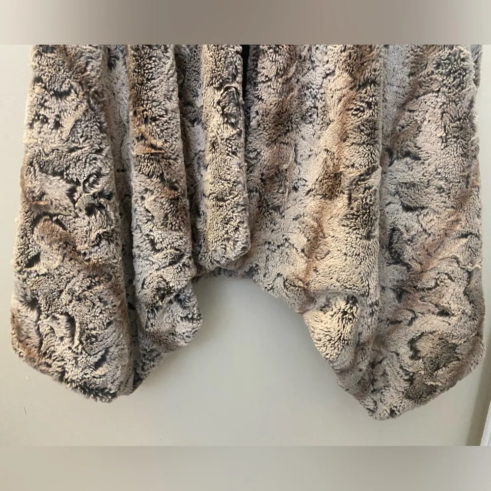 The Limited Faux Fur Vest Women's Sz M/L - Image 4