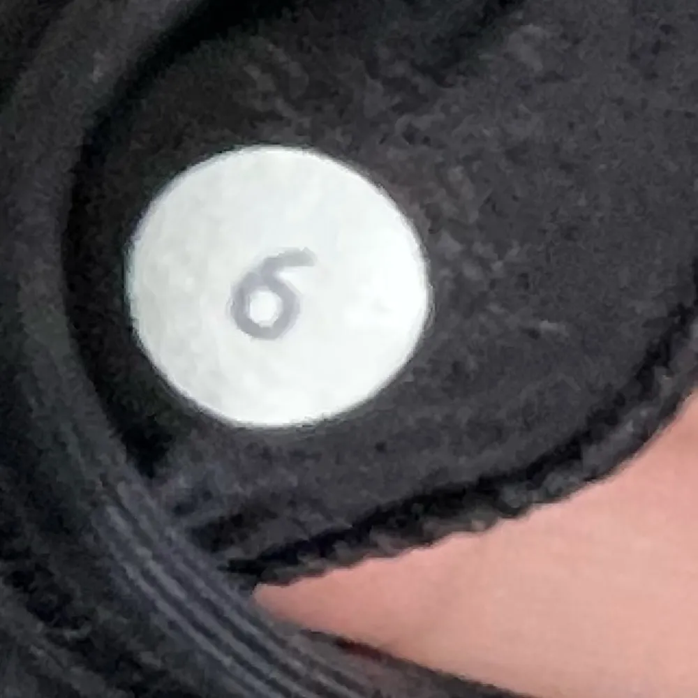 Lululemon No Limits Tank Top
Black / Savasana Camo 20cm New Black - Image 9