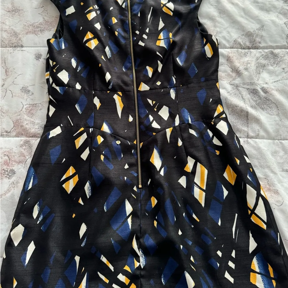 Tahari Arthur S. Levine geometric black structured exposed zipper dress, size 6 - Image 10