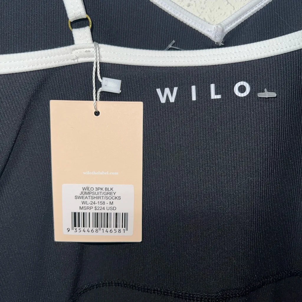 Elegant Black Jumpsuit with Sleek‎ Design Size M - Image 5