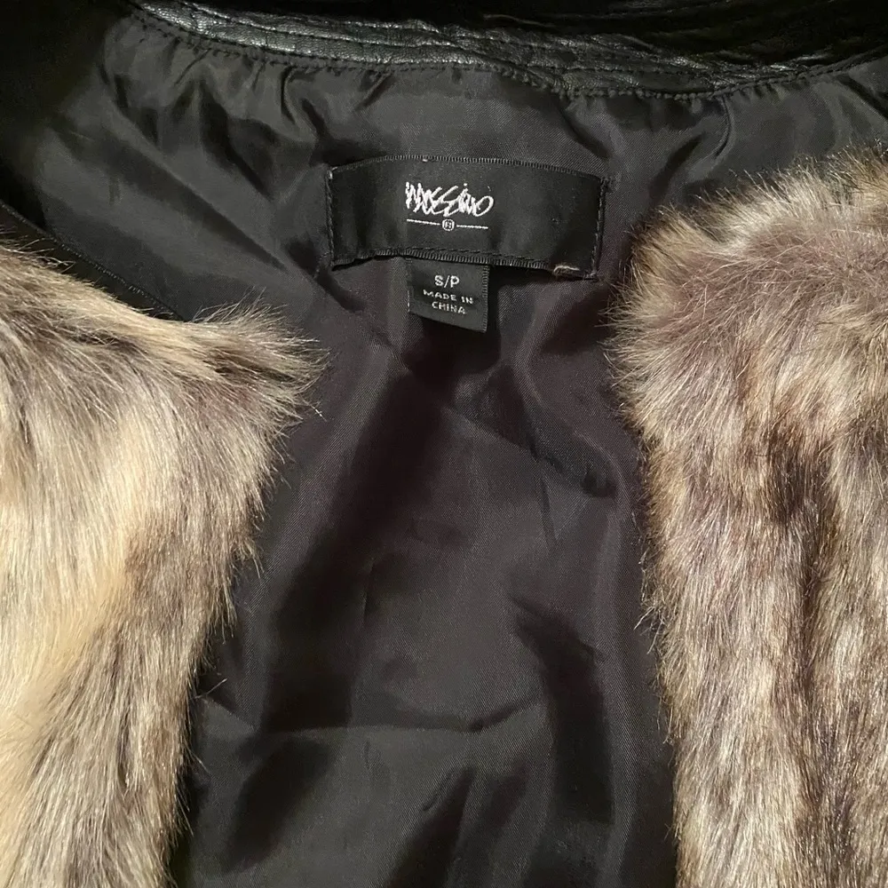 🛍5/$25 Mossimo faux fur vest - Image 3