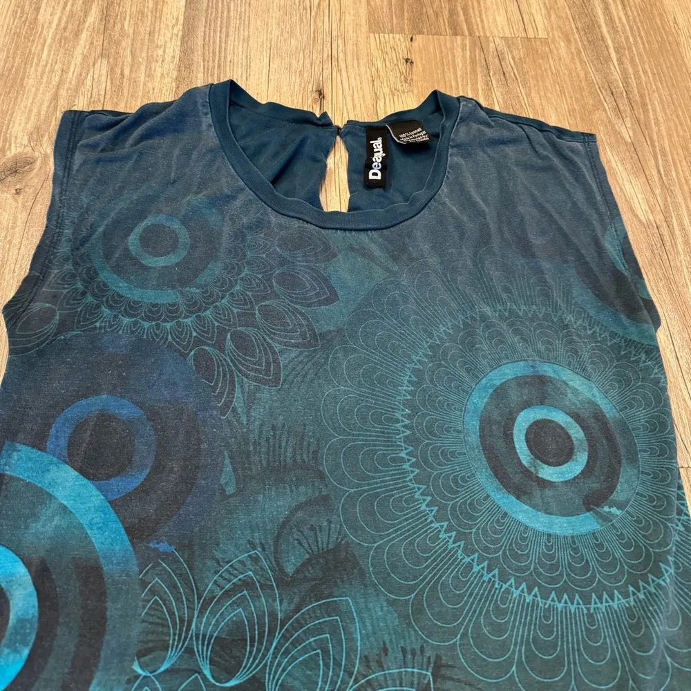 Blue Sleeveless Design Tank Top - Image 4