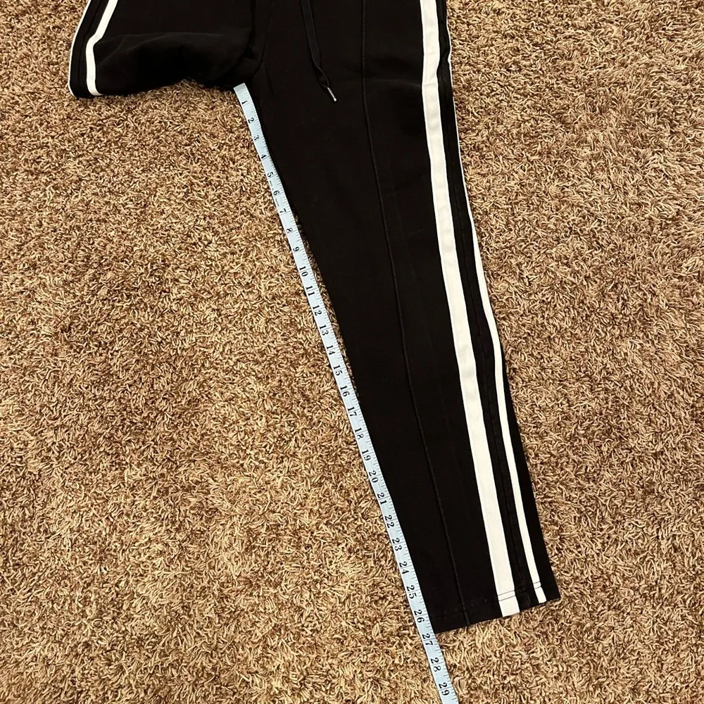 BB Dakota Stay On Track Cropped Sweatpants - Image 11