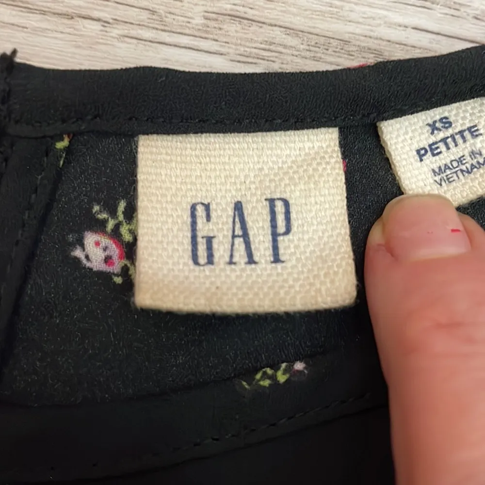 Black with Floral Print Sheer Short Sleeve Loose Fit Women's Blouse Size XSP - Image 7