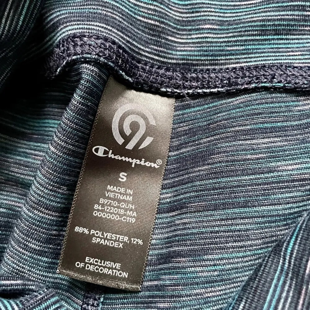 Champion High-Waisted Keyhole Capri Leggings - Image 5