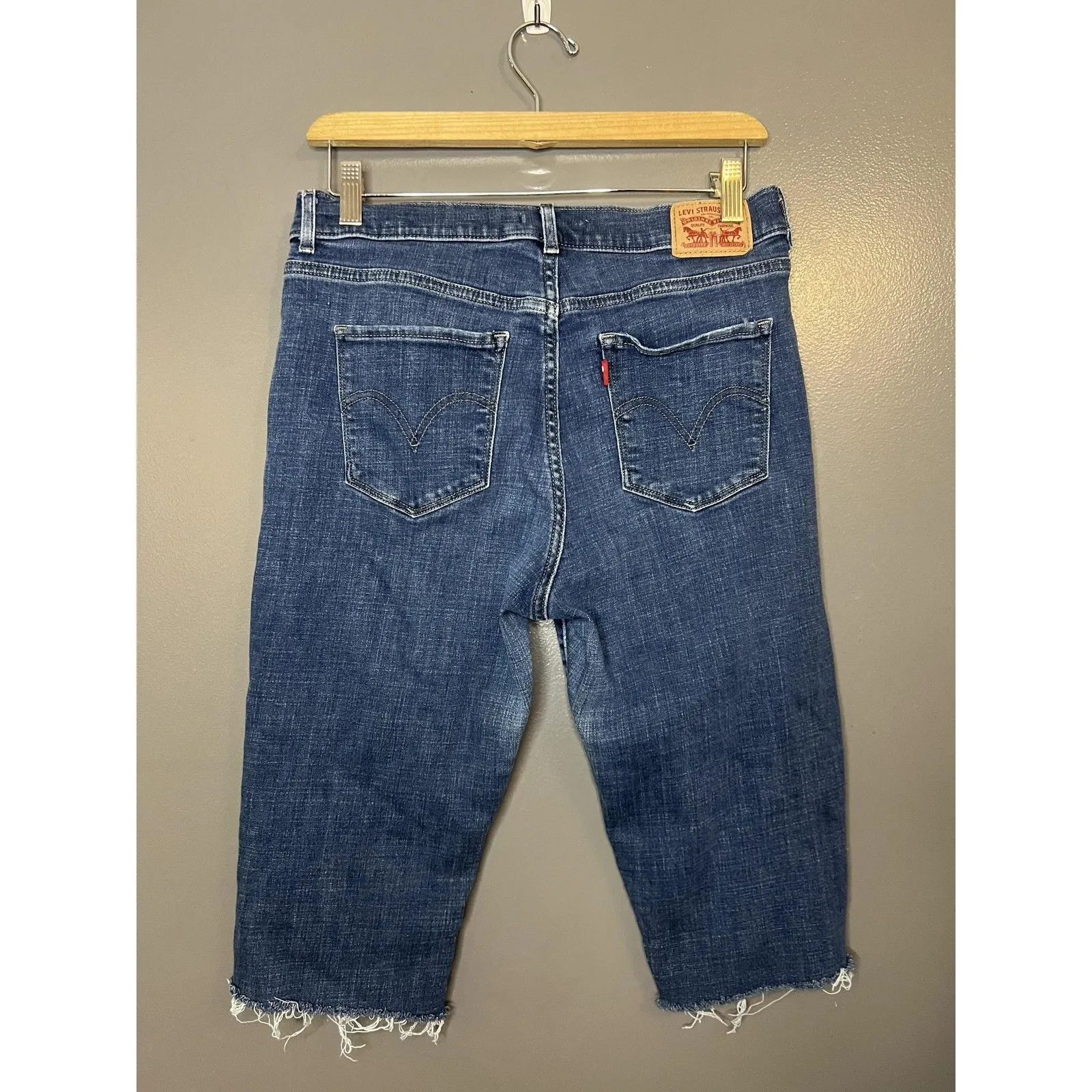 Levis Classic Straight Jeans Womens 10 Blue Crop Capri Raw Hem Stretch Denim - Image 4