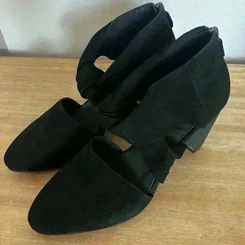 EILEEN FISHER‎ Mary Knotted Black Suede Cutout Kitten Heel Pumps - US 7.5 - Image 3