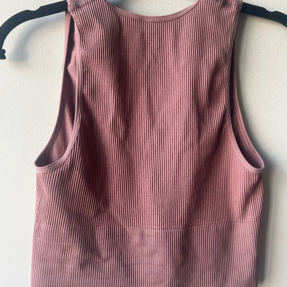 Out from Under Hailey Seamless Plunge Bra Tank Dusty Pink Sz M - Image 5