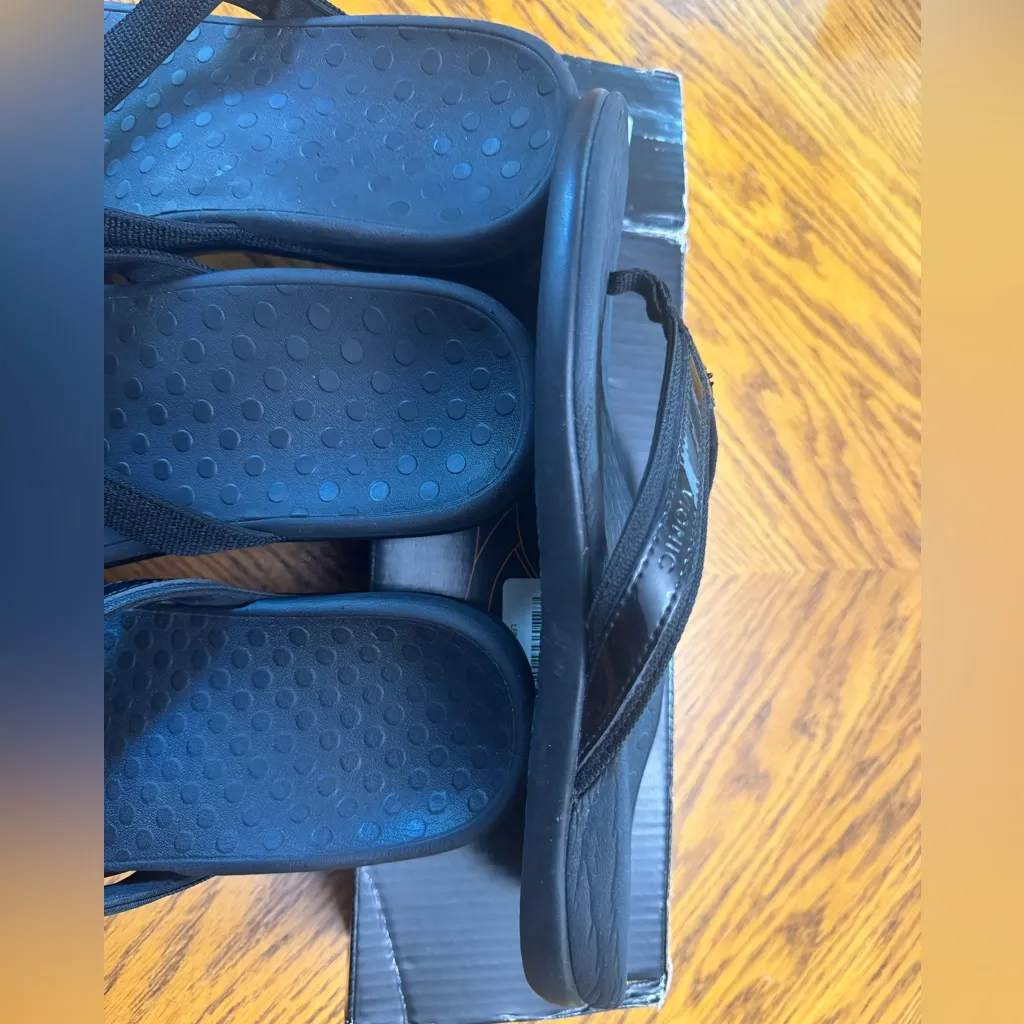 2 pairs of black sandals Vionic Tide II Flip Flop and no brand flip flop size 8 - Image 2