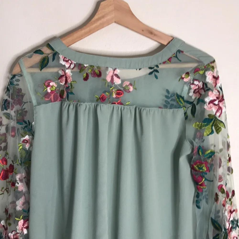 Umgee Mint Green Crepe Sheer floral Embroidered Sleeves A-line tunic top size S - Image 13