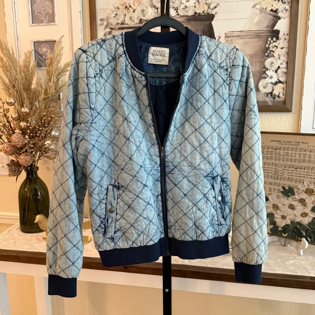 Blue Quilted Denim Bomber Jacket Zip Front Casual Streetwear Layering - Image 3