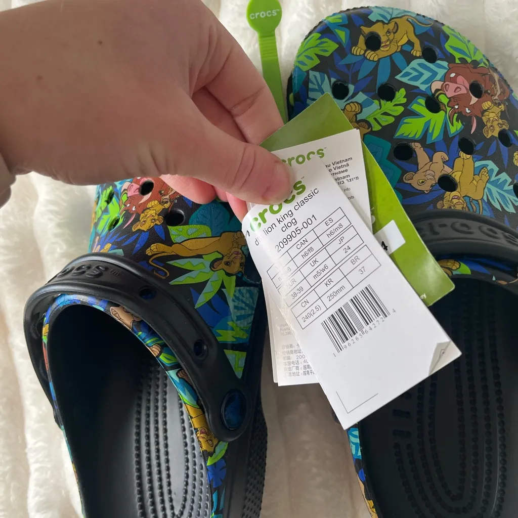 NWT Disney Lion King Crocs - Image 4