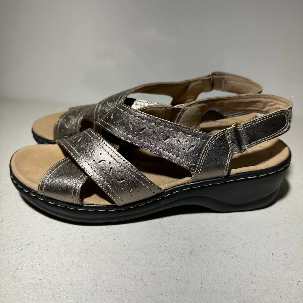 Clarks Lexi Owen Pewter Met Women’s Summer Sandals, Pewter Metallic, 9.5 M, Silver Size 10 - Image 4