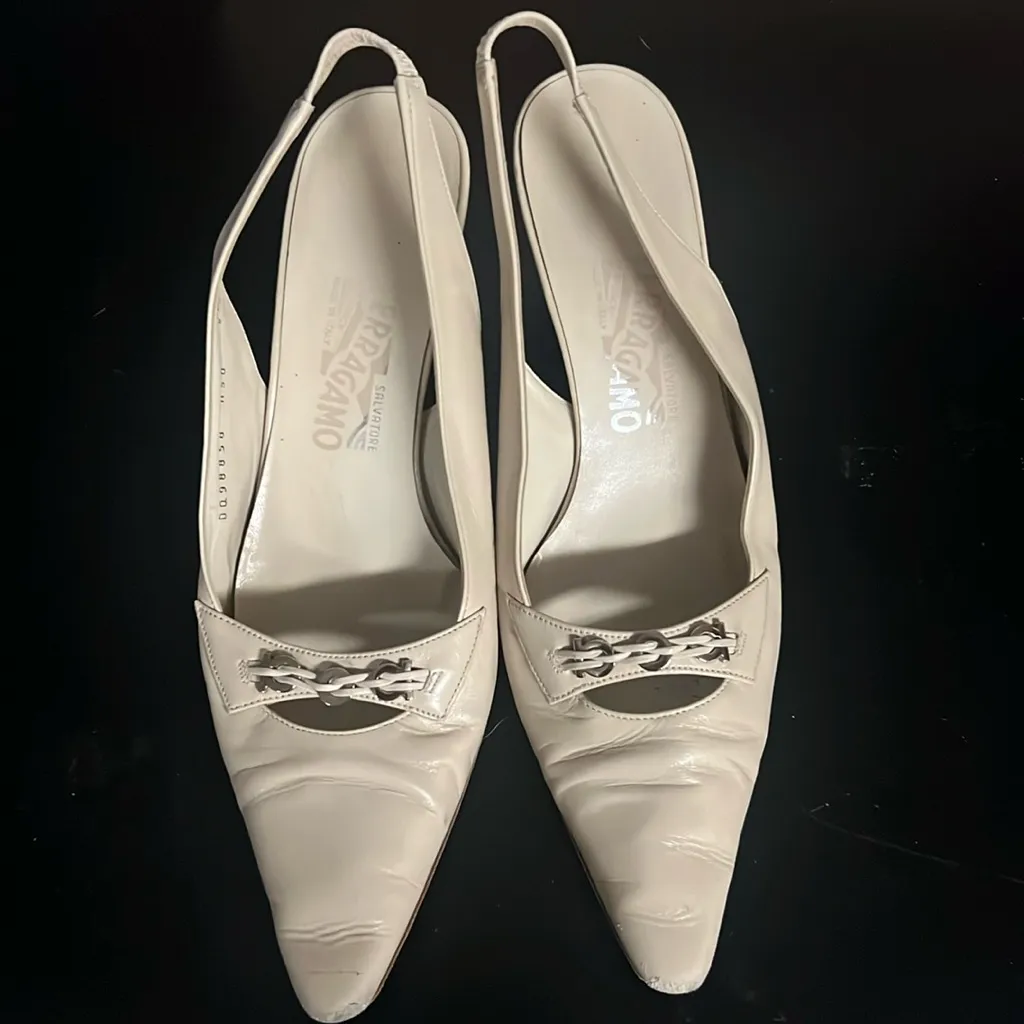 VINTAGE SALVATORE FERRAGAMO KITTEN HEELS size10B - Image 2