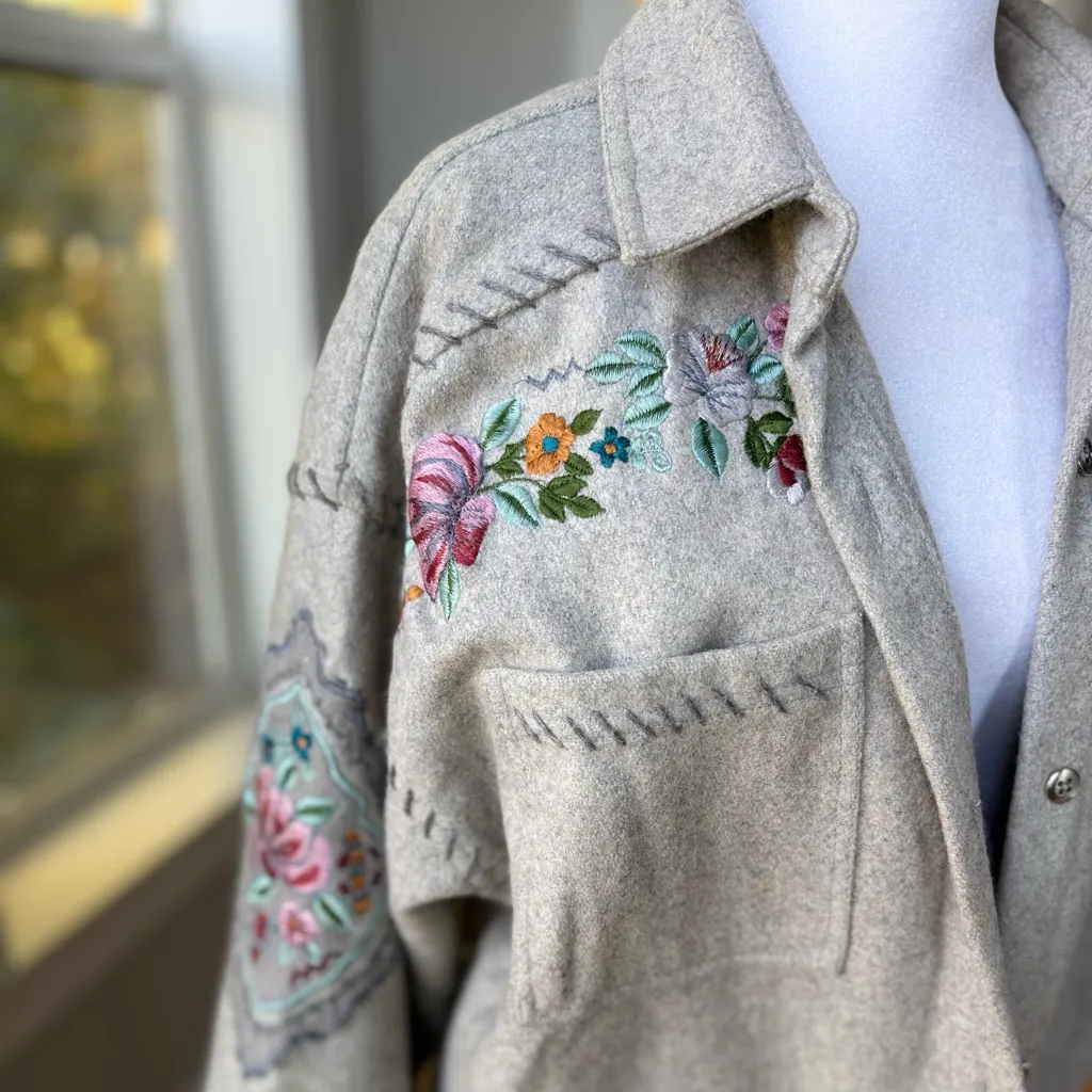 Vintage Together Light Gray Wool Floral Embroidered Shacket Shirt Jacket Medium - Image 5