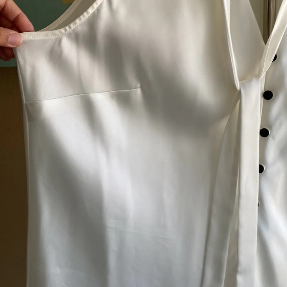 Nine West suit Separates 16 satin ivory white sleeveless blouse w black buttons - Image 3