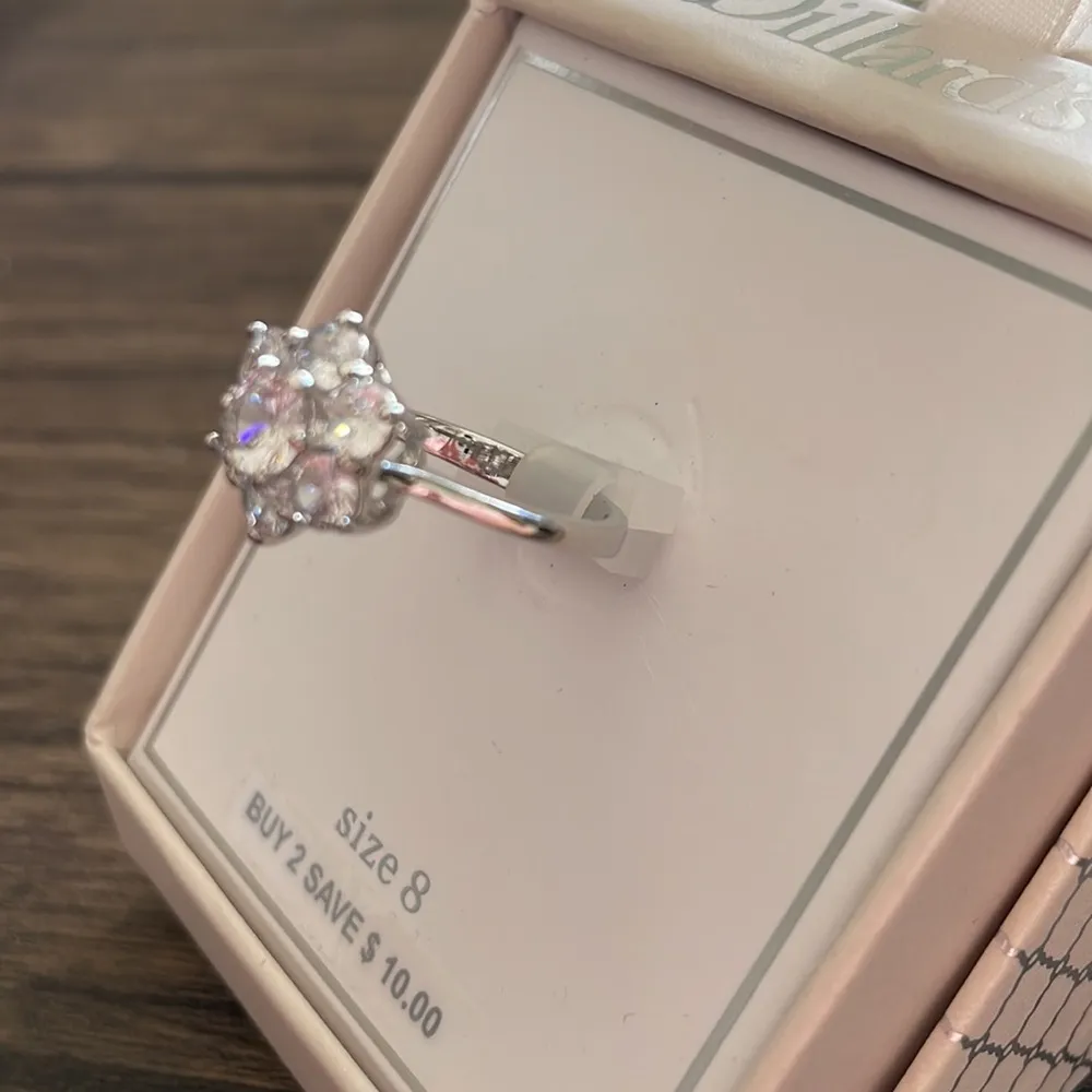Silver tone cz ring NEW IN GIFT BOX Size 8 - Image 3