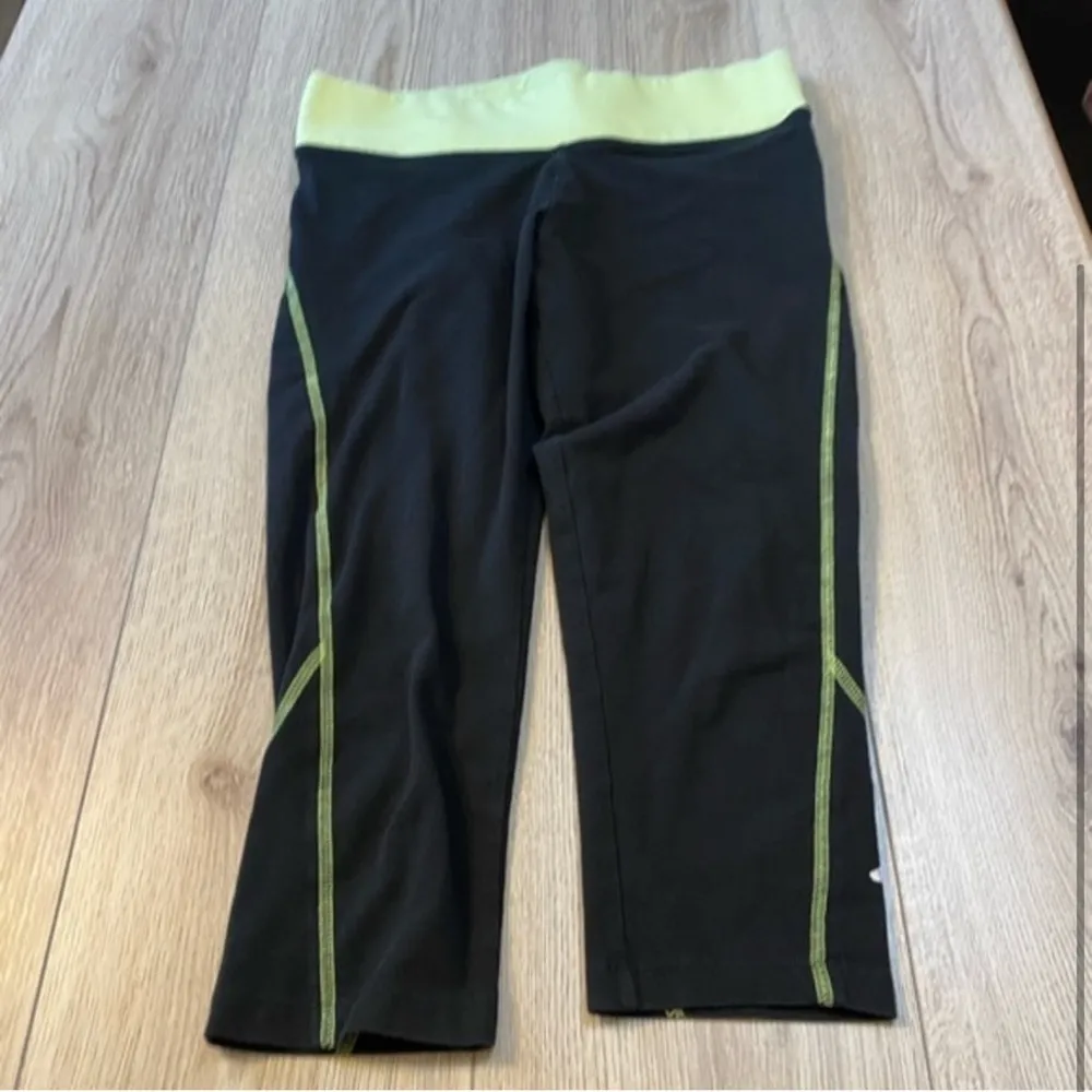 PINK Victoria's Secret Black Green Athletic tights capri crop cropped Leggings - Image 3