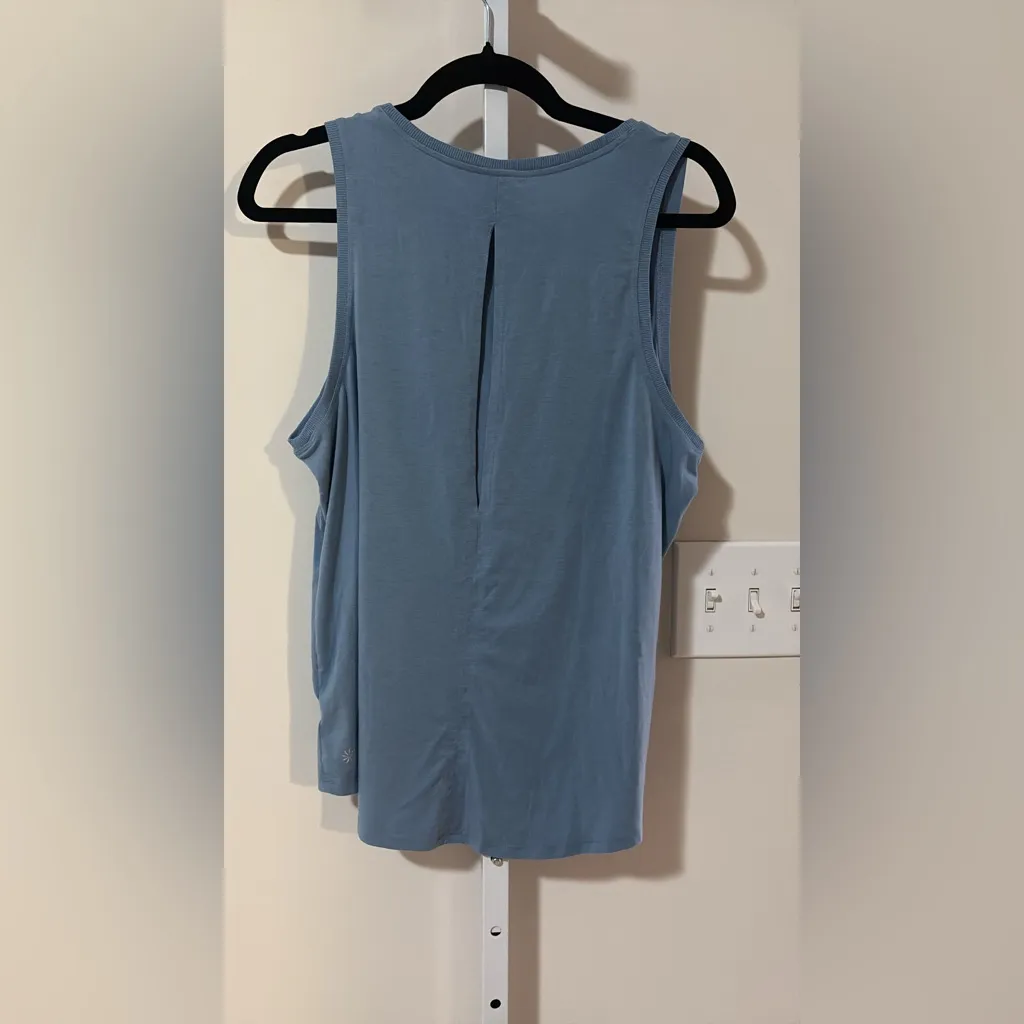 Athleta Women's Light Blue Tank Top - Image 3