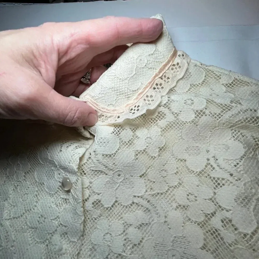 Vintage Sunny South Dallas Lace Blouse 80s Sheer Floral Ruffle Pearl Button Sz 8 - Image 5