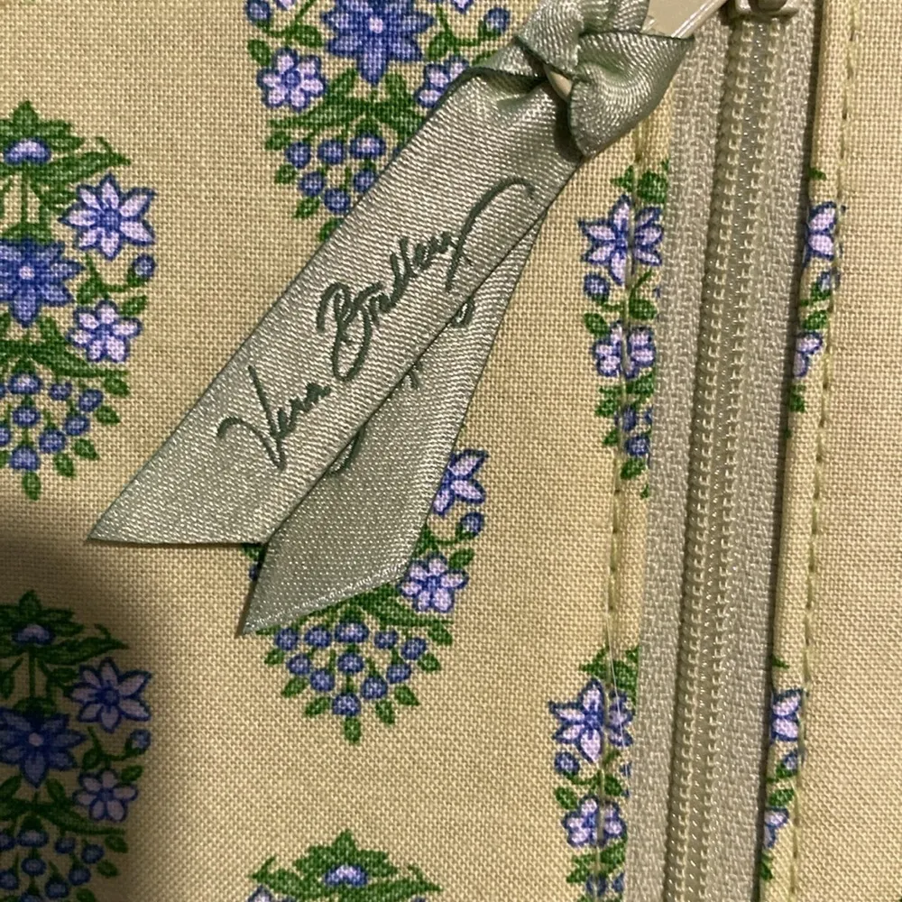 Vera Bradley Retired Citrus & Elephant Travel Organizer Wallet NWT - Image 9