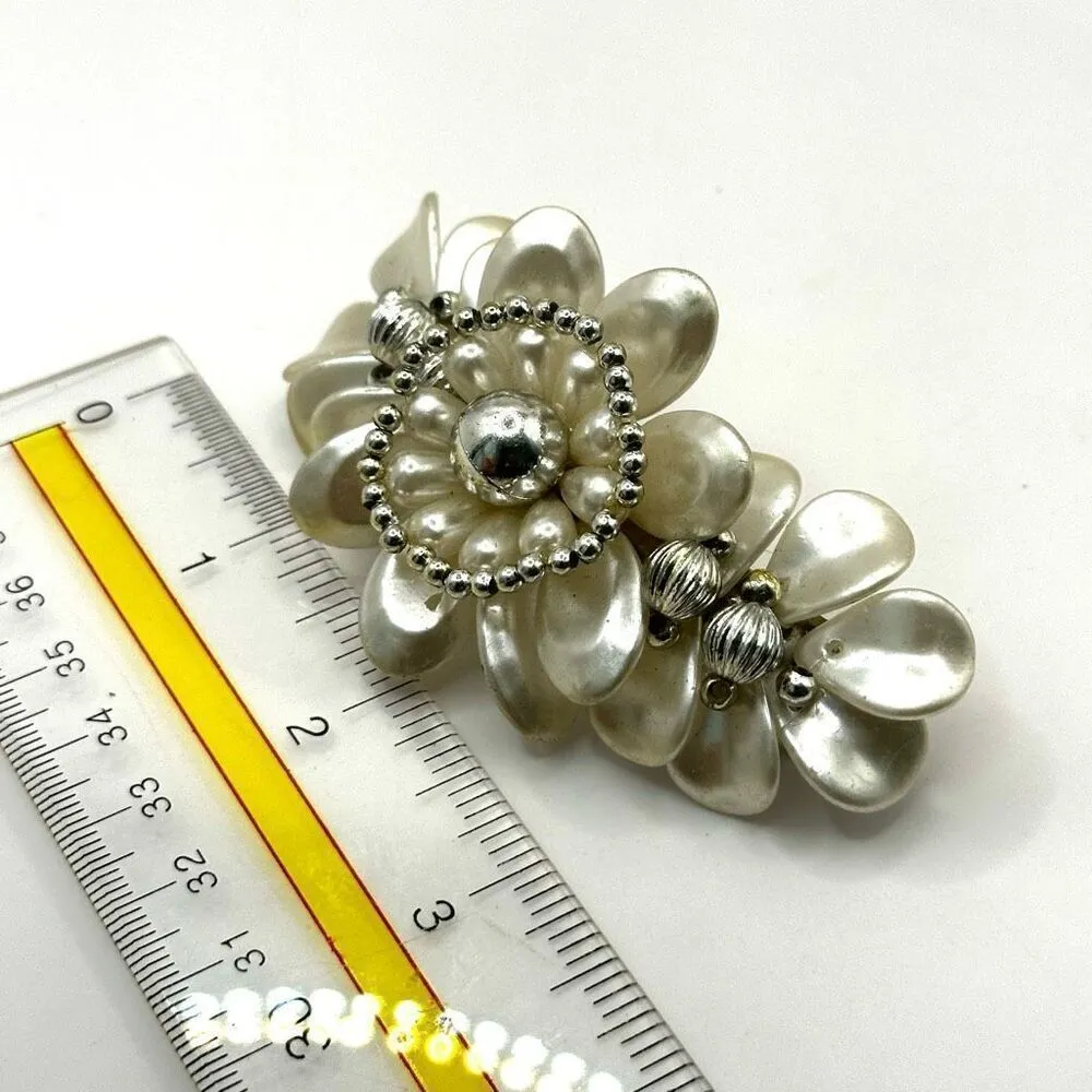 Faux pearl and silver tone barrette - Image 4