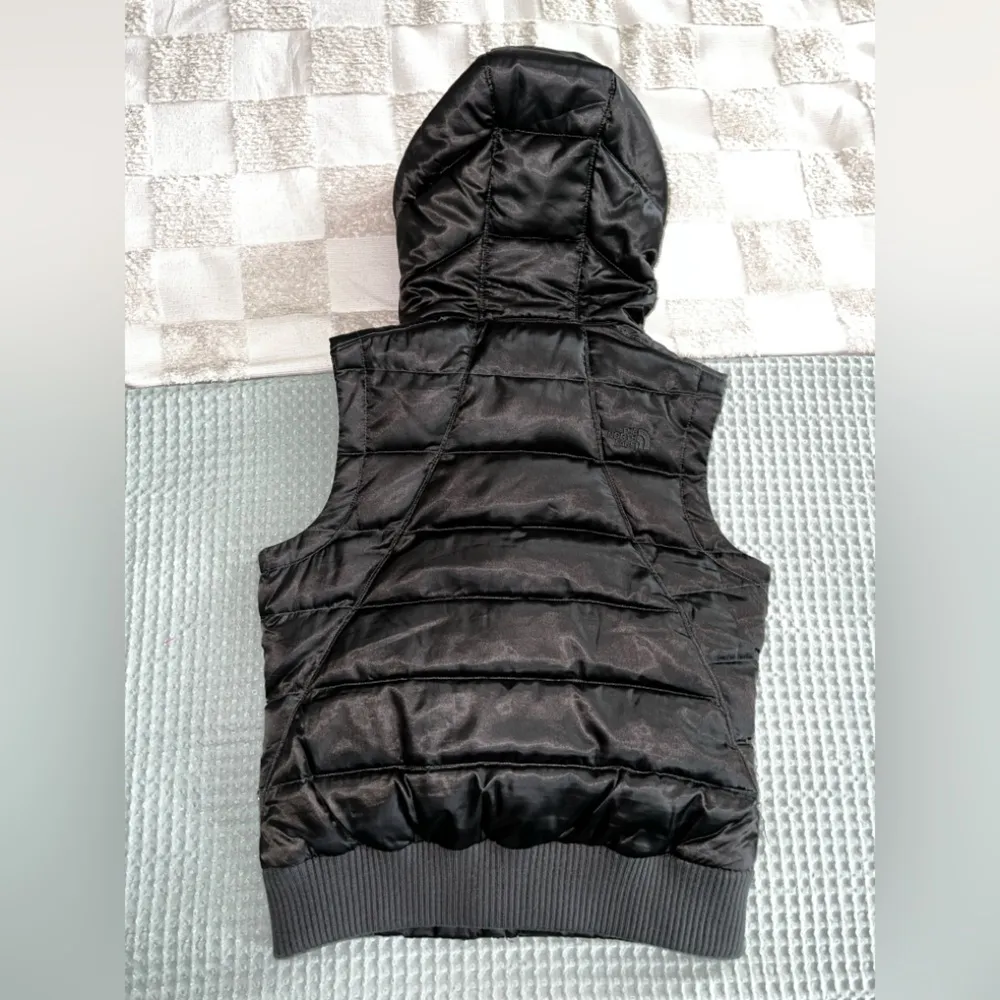 North Face black and pink hooded goose down 550 puffed vest - Image 8