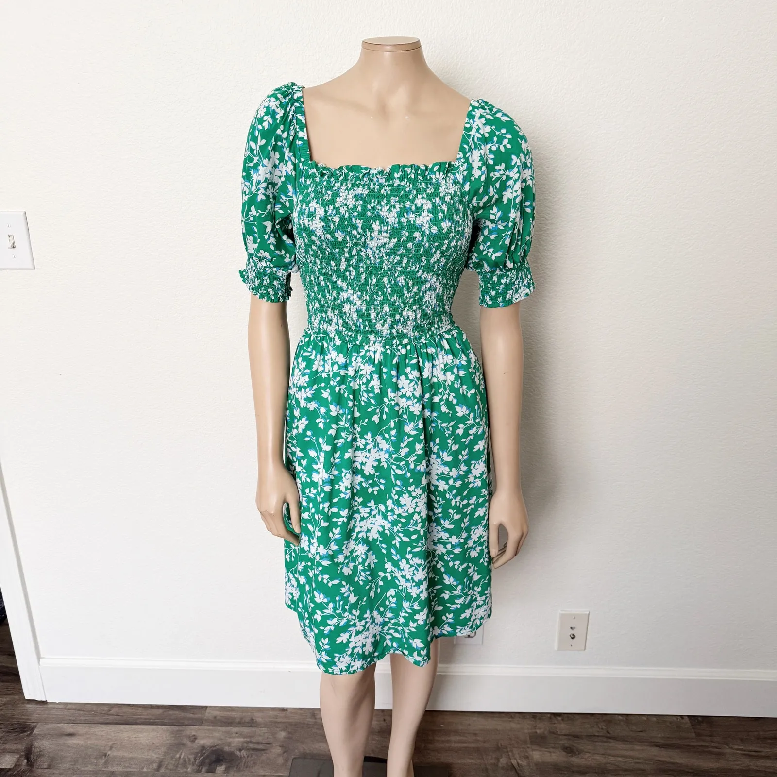 [Draper James] Green Shadow Cam Smocked Floral Puff Sleeve Mini Dress Sz Medium - Image 3