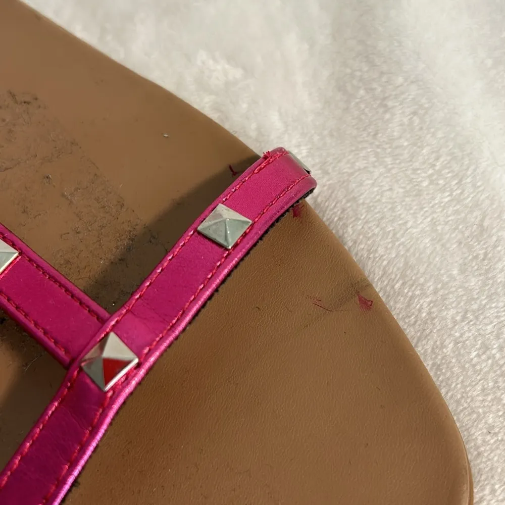 NWOT 14th & Union Finley Metallic Pink Studded Detail Sandals - Image 4