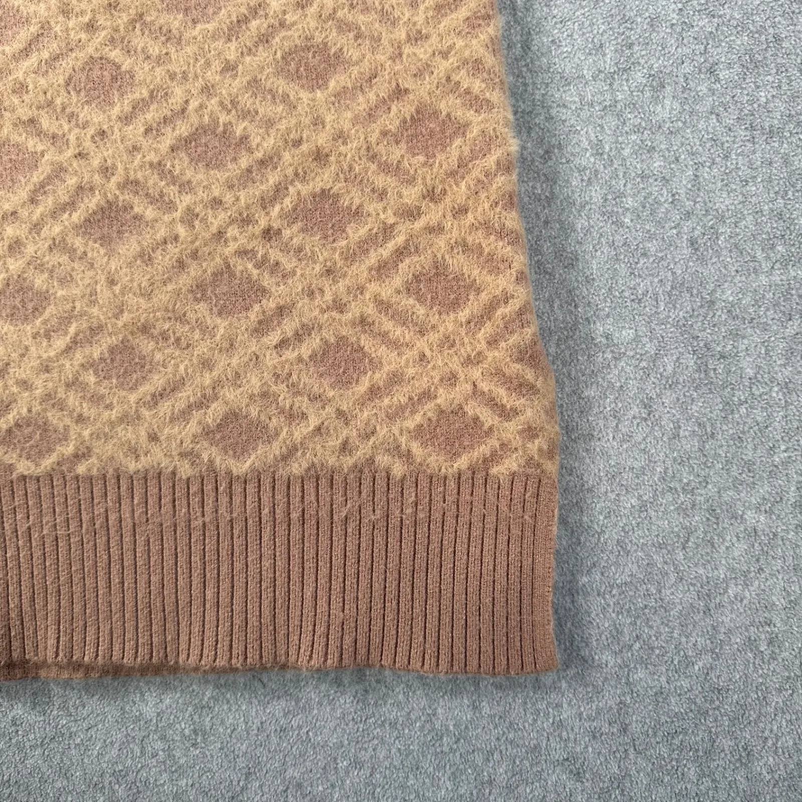 Southern Shirt Company Fuzzy Sweater Vest Tunic Womens Large V-Neck Brown Argyle - Image 2