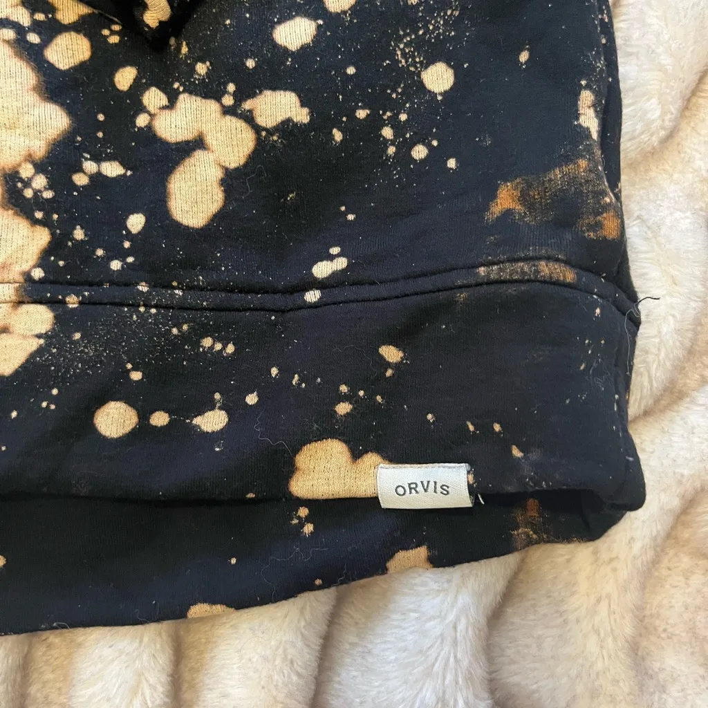 Orvis Black and Tan Splattered Sweatshirt - Image 2