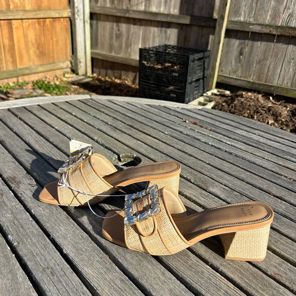 Nwt Size 9 Women's Kathleen Raffia Buckle Block Heels - A New Day spring summer - Image 3