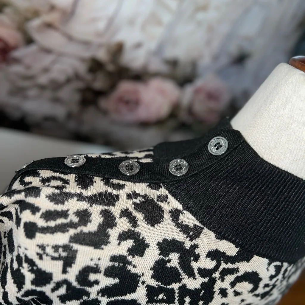 Super Cute Calvin Klein Leopard Print Sweater Mock Neck Sweater! - Image 6