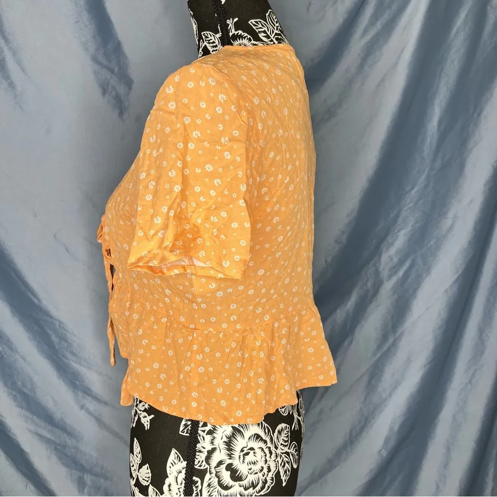 Tie Front Floral Peplum Top - Image 2