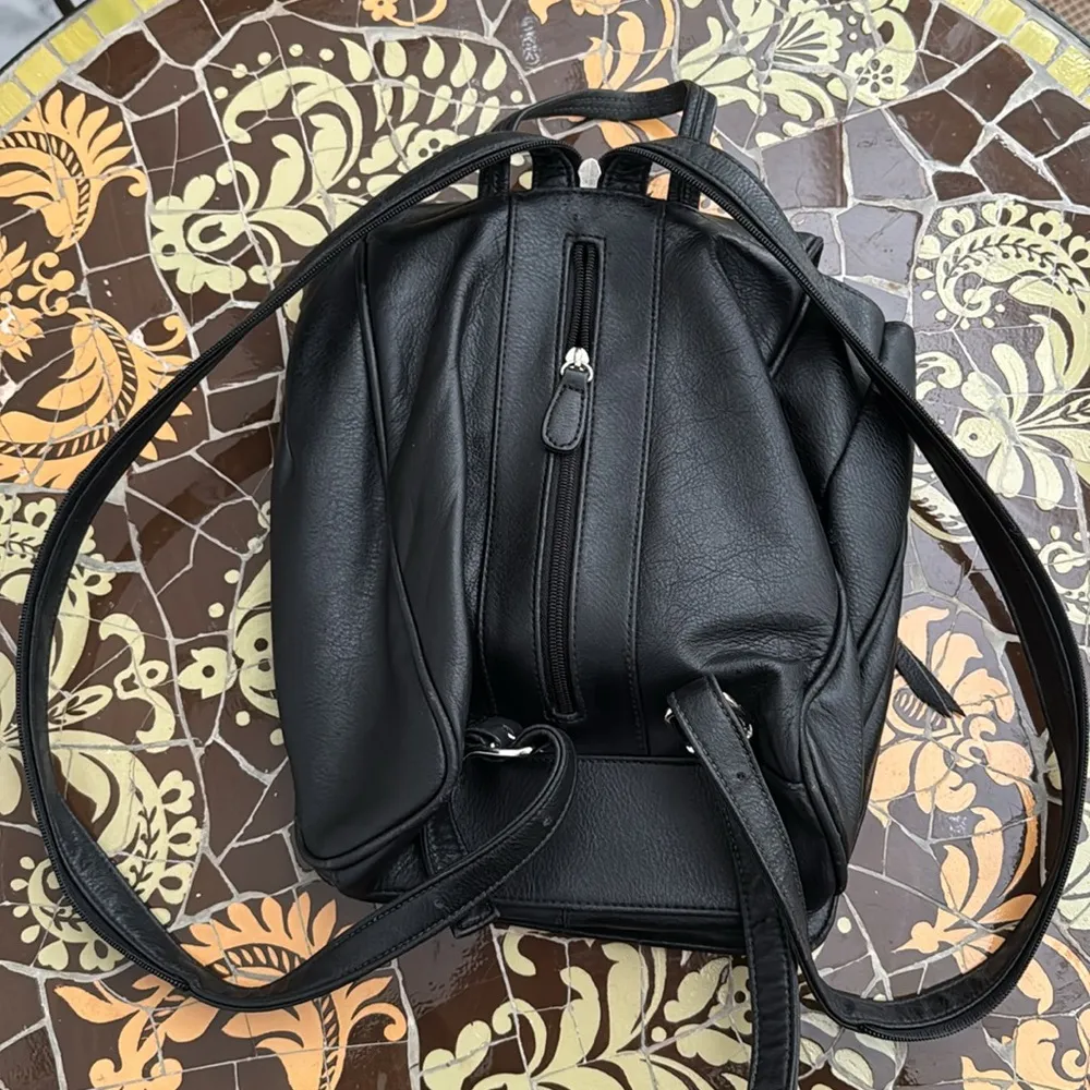 AURIELLE BLACK LEATHER BACKPACK - Image 2