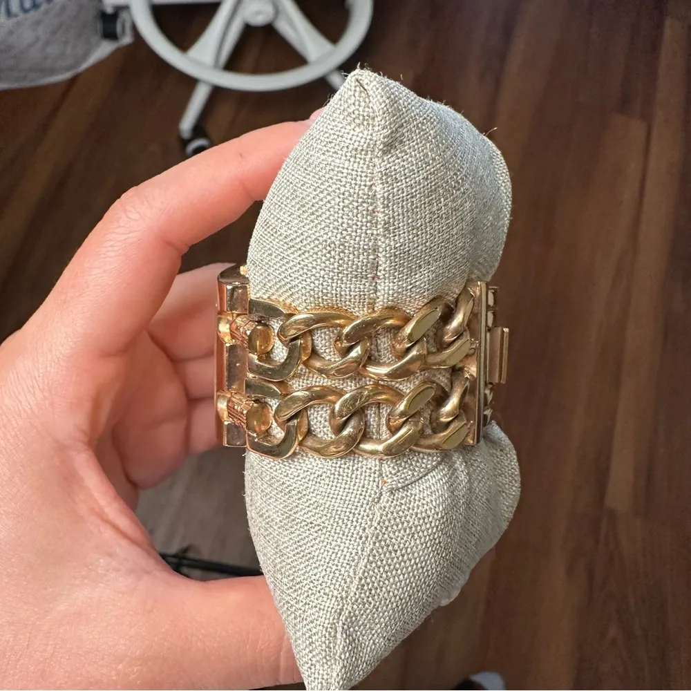 Rose Gold Guess Women’s Watch - Image 5