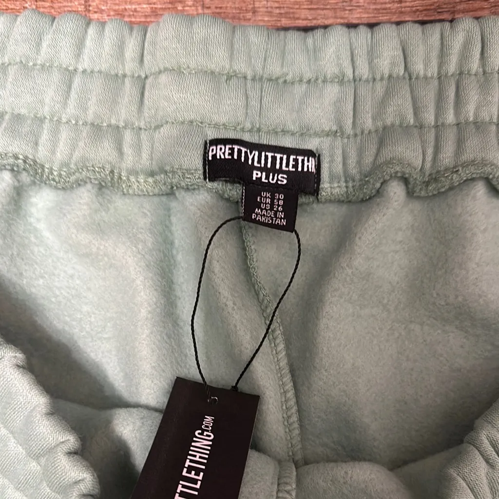 PrettyLittleThing Green Athletic Shorts‎ Elastic Waistband - Image 2