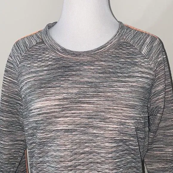 Athleta women’s small snowscape quilted Crewneck sweatshirt - Image 3