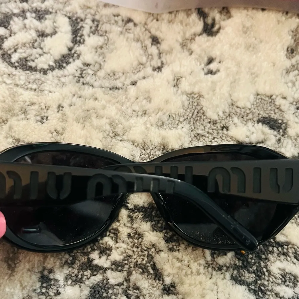 BLACK OVERSIZED SUNGLASSES - Image 5