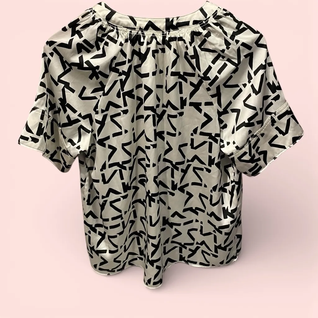 Cute silky maximalist art deco geometric squiggle lines button front blouse pop - Image 4