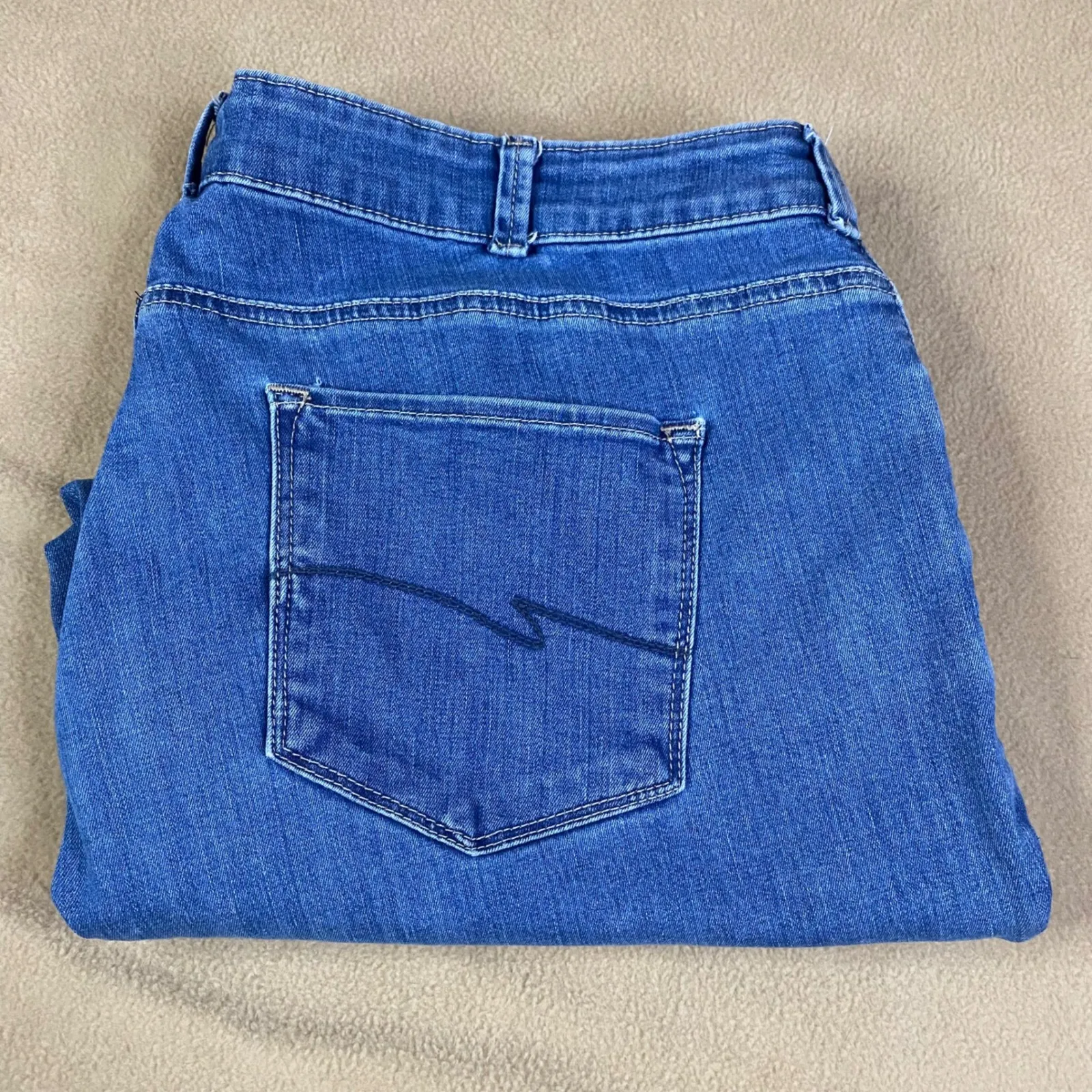 Lee Modern Series Curvy Fit Women's‎ Blue Denim Capris Jeans Size 22W Short EUC - Image 2
