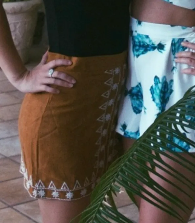 Tan Suede Mini Skirt With White Embroidery Size XS - Image 2